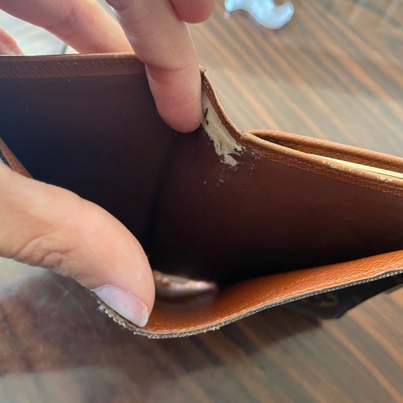 Louis Vuitton French Kiss Wallet, Plenty Storage - Picture 7 of 12